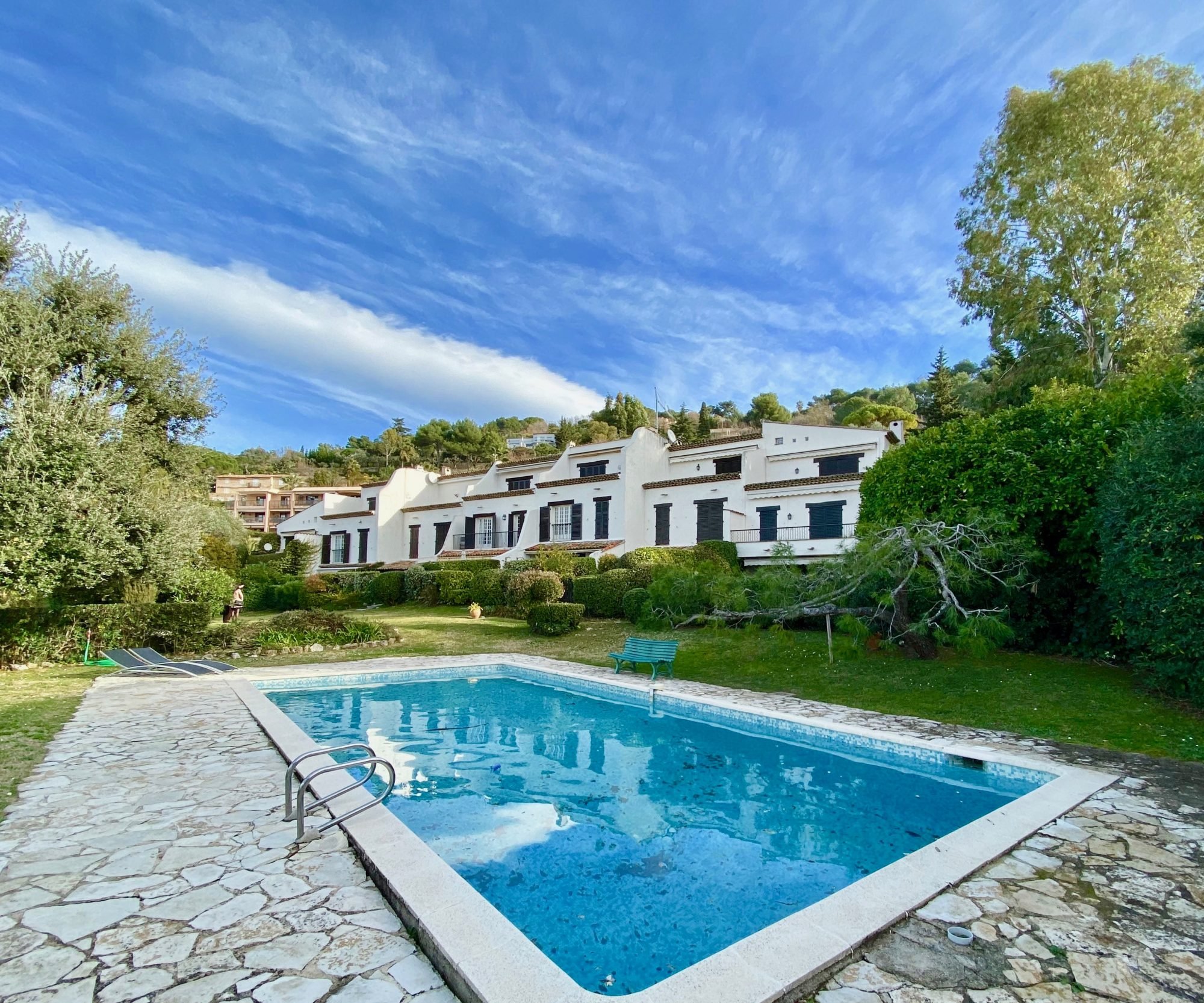 Belle Maison Mitoyenne à Vendre - Le Cannet