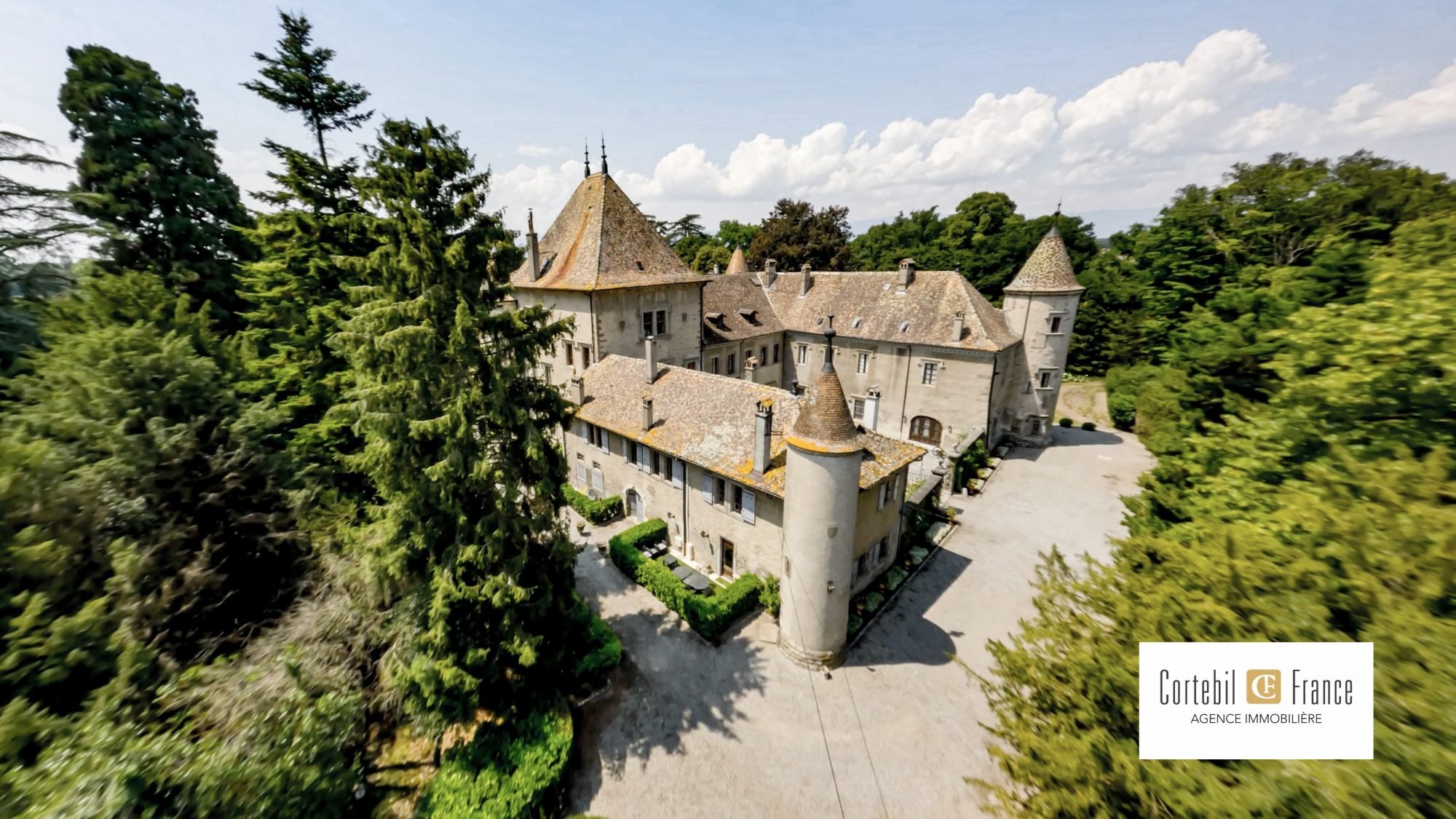 Haute-Savoie - Château A Vendre - Proche Genève